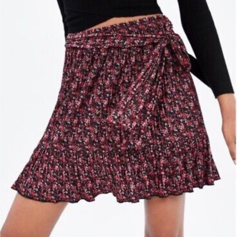 ZARA  Elastic Waist and Tie Floral mini skirt Size M